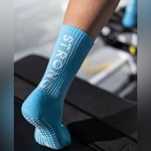 STRONG Pilates Grip Baby Blue Socks